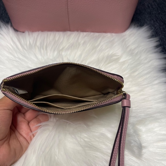 Coach Bookbag Pink heart shaped logo - Picture 5 of 10